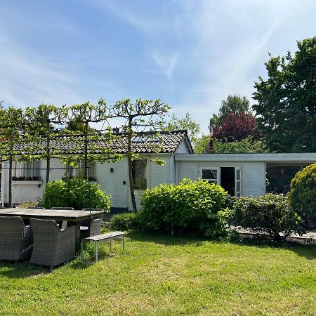 Tiny House In Tuin Van De Statige Villa Mariahof Дордрехт Экстерьер фото