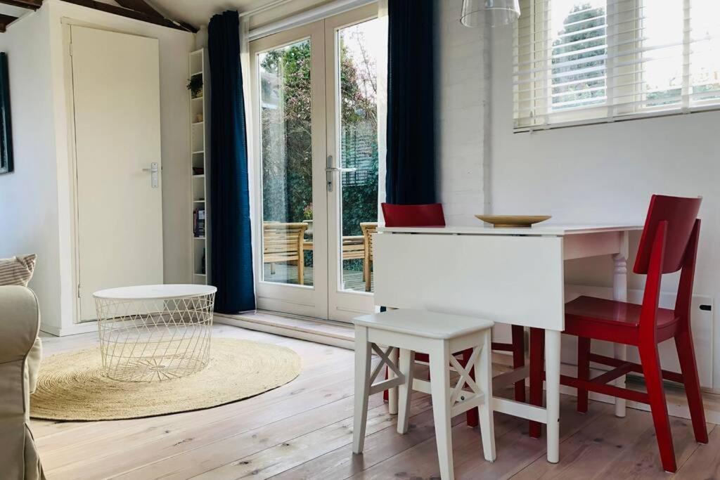 Tiny House In Tuin Van De Statige Villa Mariahof Дордрехт Экстерьер фото